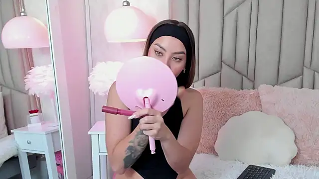 Snapshot of AudreyElla chatting on 01/17/25, 12:20 AudreyElla online show from 01/17/25, 12:20