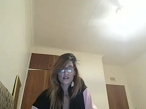 Snapshot of karmicQueen669 chatting on 04/29/26, 12:04 karmicQueen669 online show from 04/29/26, 12:04