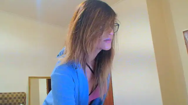 Snapshot of karmicQueen669 chatting on 06/11/26, 05:15 karmicQueen669 online show from 06/11/26, 05:15