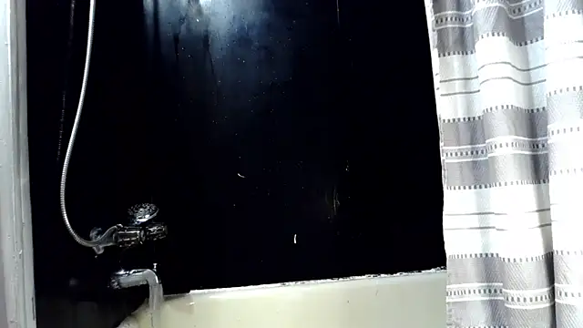 Genevieve143 online show from 12/21/25, 12:07