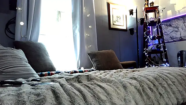 Genevieve143 online show from 11/30/25, 09:15