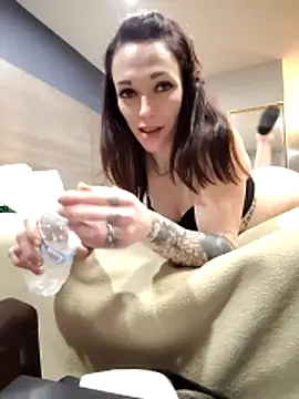 Genevieve143 online show from 12/23/25, 08:35