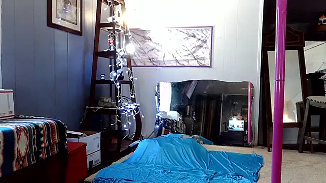 Genevieve143 online show from 11/18/25, 10:34