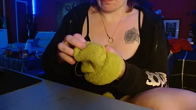 cruellaculdenfer67 online show from 11/22/25, 09:13