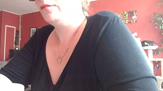 Snapshot of cruellaculdenfer67 chatting on 06/11/26, 07:38 cruellaculdenfer67 online show from 06/11/26, 07:38