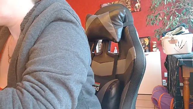 cruellaculdenfer67 online show from 01/08/26, 09:15