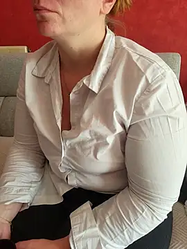 cruellaculdenfer67 online show from 10/15/25, 12:24