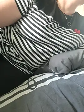 cruellaculdenfer67 online show from 10/23/25, 12:37