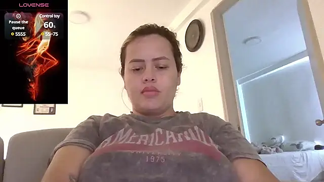 Snapshot of saramartinez1000 chatting on 03/17/25, 06:32 saramartinez1000 online show from 03/17/25, 06:32