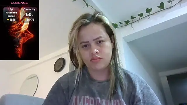 Snapshot of saramartinez1000 chatting on 02/19/25, 02:44 saramartinez1000 online show from 02/19/25, 02:44