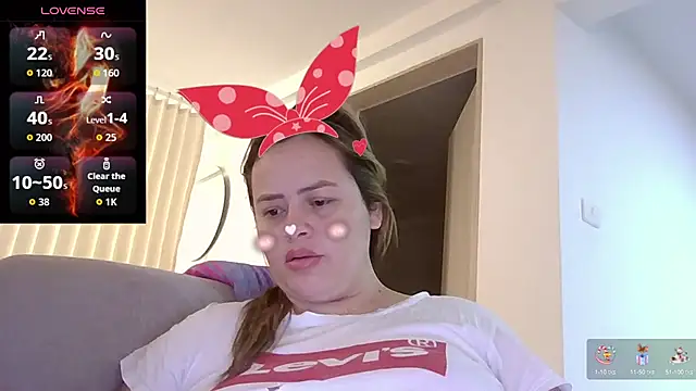 Snapshot of saramartinez1000 chatting on 09/10/25, 02:05 saramartinez1000 online show from 09/10/25, 02:05