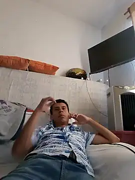 Snapshot of josehot151515 chatting on 01/14/25, 06:49 josehot151515 online show from 01/14/25, 06:49