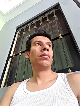 Snapshot of josehot151515 chatting on 10/29/25, 05:56 josehot151515 online show from 10/29/25, 05:56