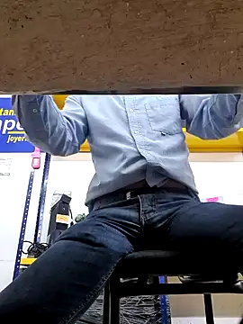 Snapshot of josehot151515 chatting on 12/02/24, 04:15 josehot151515 online show from 12/02/24, 04:15