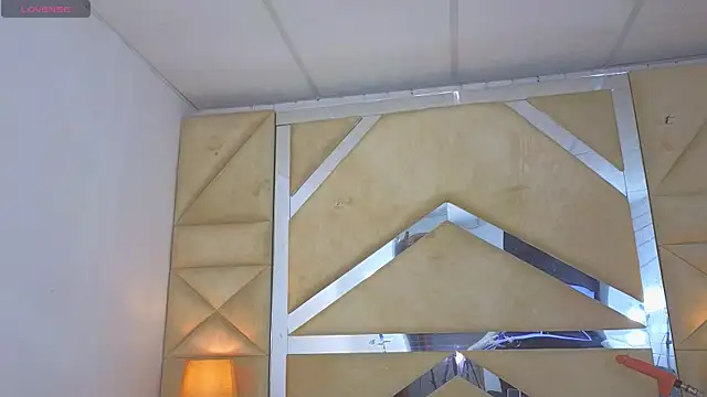 Tiphani walker  online show from 11/18/25, 11:15