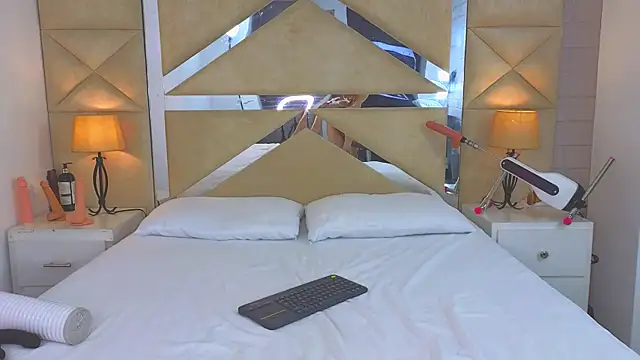 Tiphani walker  online show from 11/27/25, 10:43