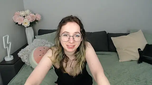 Mini Diva online show from 09/21/25, 08:30