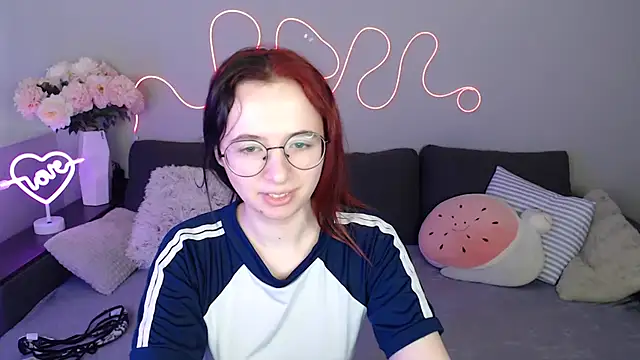 Mini Diva online show from 11/08/25, 09:13