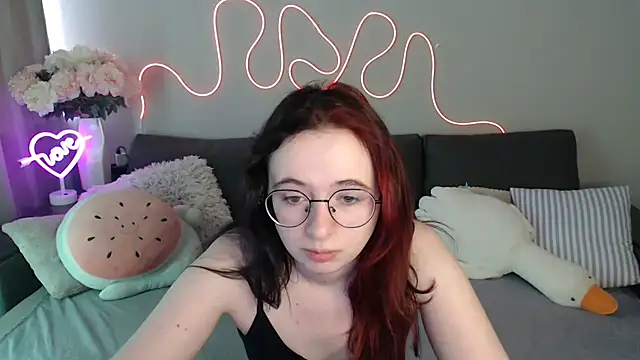 Snapshot of Mini_Diva chatting on 06/24/26, 08:13 Mini Diva online show from 06/24/26, 08:13