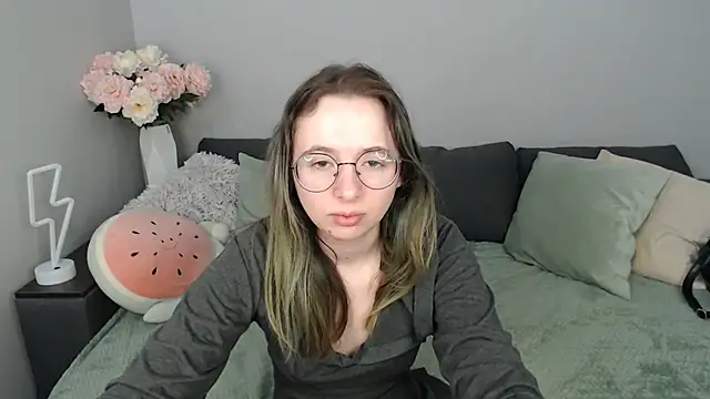 Mini Diva online show from 09/17/25, 08:05