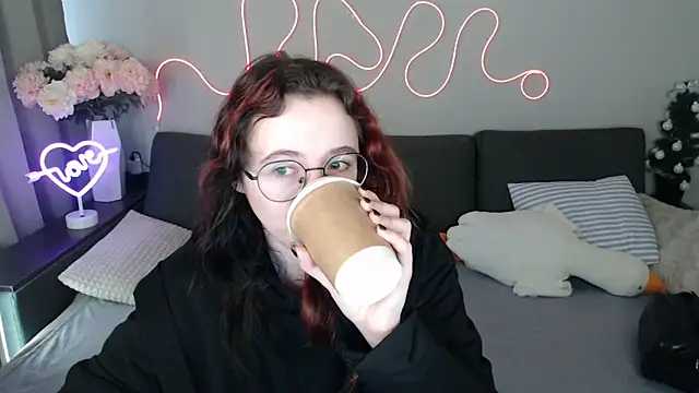 Mini Diva online show from 04/18/26, 08:27