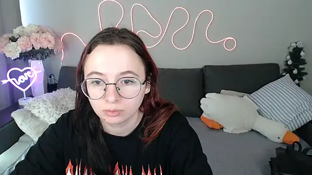 Mini Diva online show from 05/05/26, 08:06