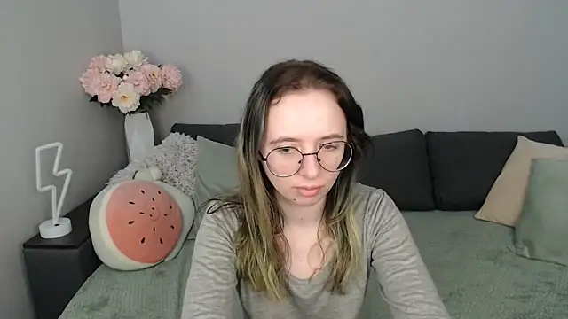 Mini Diva online show from 09/13/25, 08:14