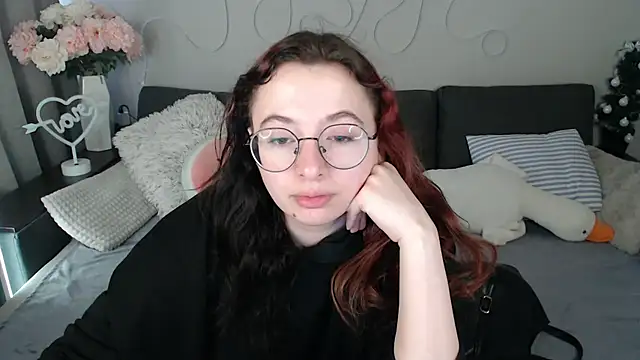 Mini Diva online show from 04/15/26, 08:09