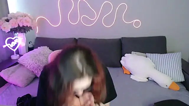 Mini Diva online show from 05/17/26, 08:36