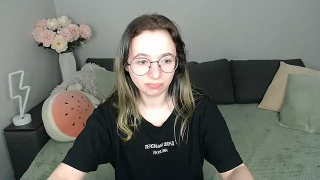 Mini Diva online show from 09/10/25, 08:35