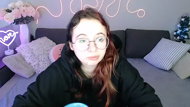 Mini Diva online show from 12/22/25, 09:20