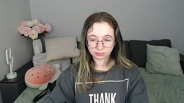 Mini Diva online show from 10/15/25, 08:11