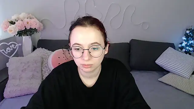 Mini Diva online show from 12/16/25, 09:13