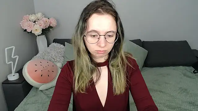 Mini Diva online show from 09/19/25, 08:07