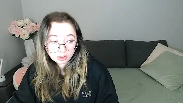 Mini Diva online show from 10/28/25, 09:08