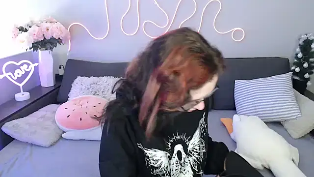 Mini Diva online show from 03/18/26, 09:12