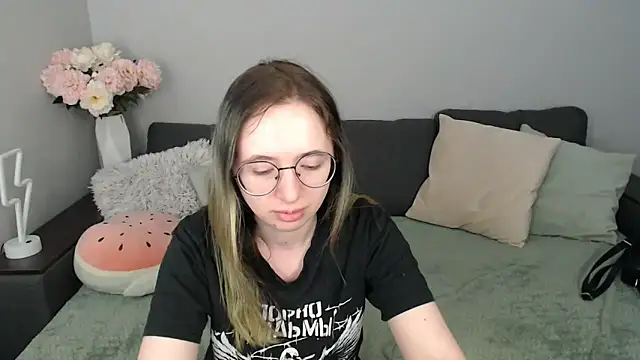 Mini Diva online show from 09/26/25, 08:10