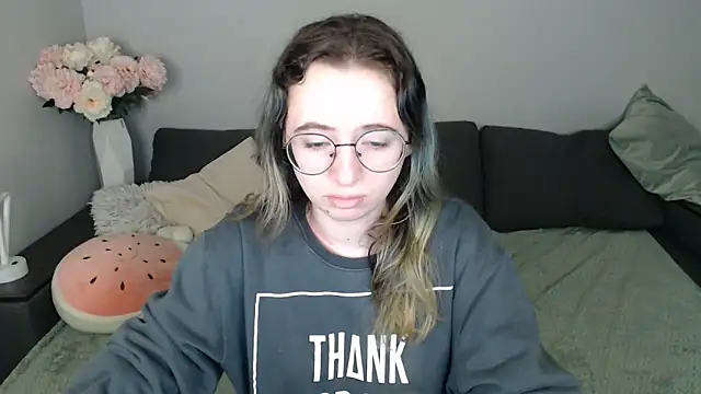 Mini Diva online show from 10/24/25, 08:13