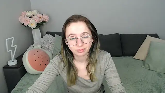 Mini Diva online show from 09/14/25, 08:15