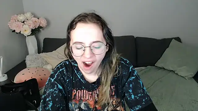 Mini Diva online show from 10/26/25, 09:10