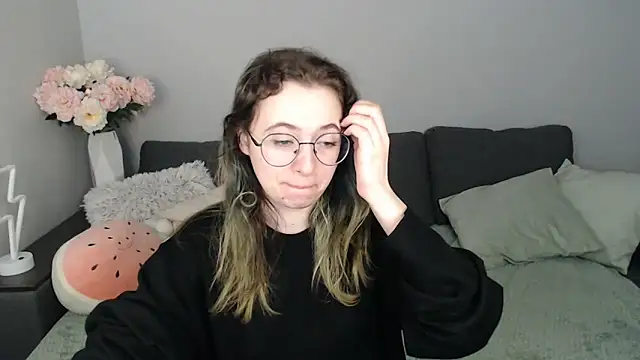 Mini Diva online show from 10/10/25, 08:04