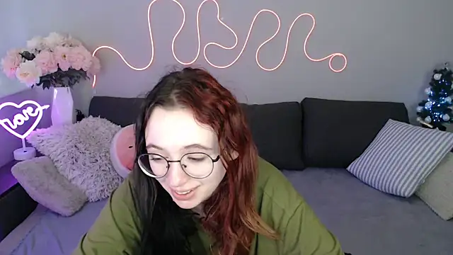 Mini Diva online show from 12/19/25, 10:06