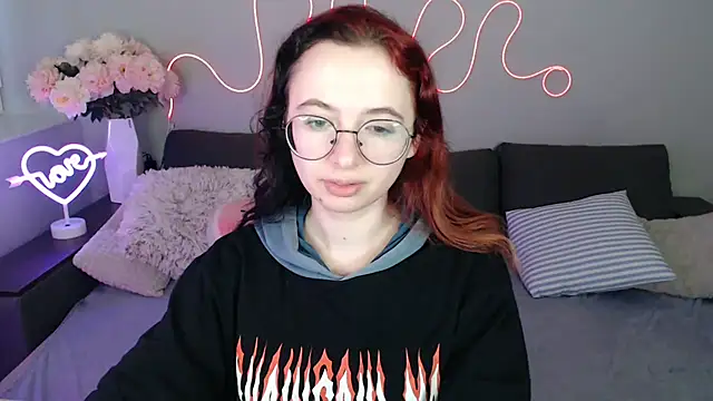 Mini Diva online show from 11/30/25, 09:10