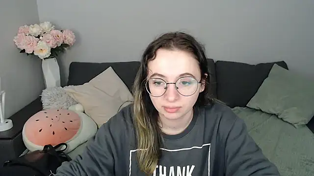 Mini Diva online show from 10/25/25, 08:13