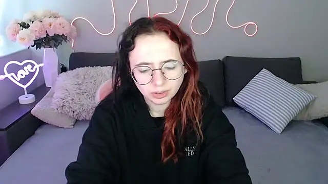 Mini Diva online show from 11/26/25, 09:09