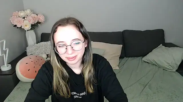 Mini Diva online show from 10/12/25, 08:05