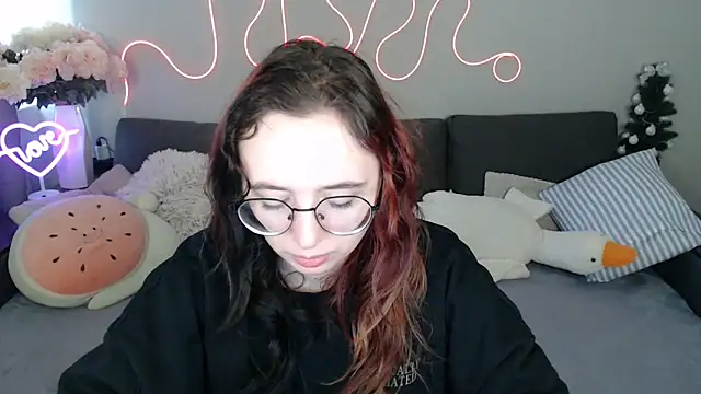 Mini Diva online show from 04/24/26, 08:27