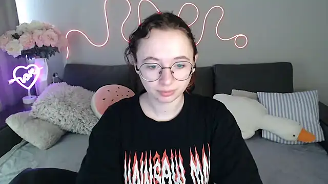 Mini Diva online show from 05/15/26, 08:34