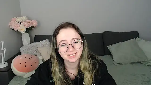 Mini Diva online show from 10/05/25, 08:16