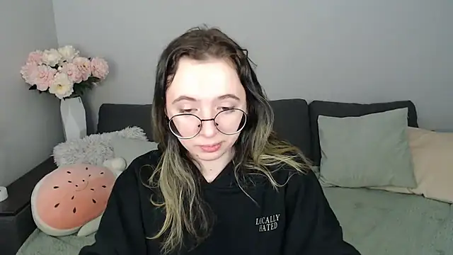 Mini Diva online show from 10/29/25, 09:08